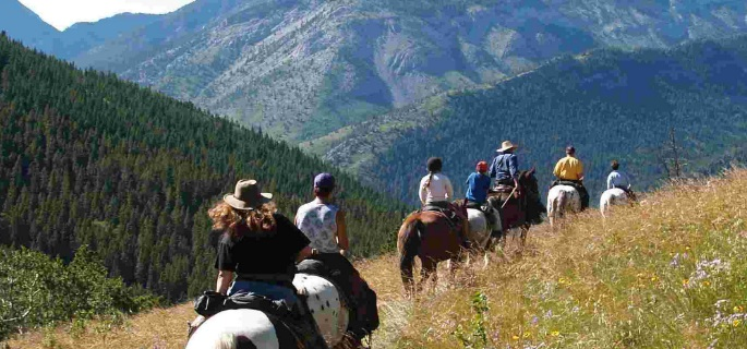 Pack trips in Canada for experienced horse riders